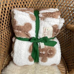 Cozy Bear Print Sherpa Throw Blanket - White & Light Brown